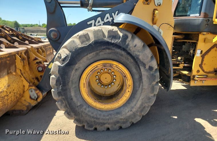 image for item NZ9910 2012 John Deere 744K wheel loader