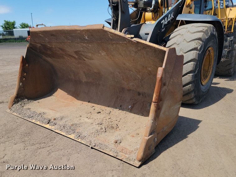 image for item NZ9910 2012 John Deere 744K wheel loader