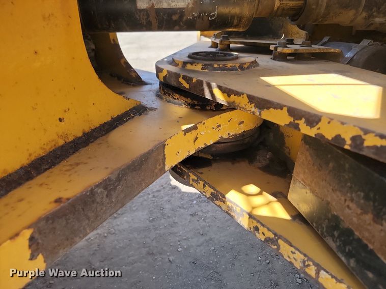 image for item NZ9910 2012 John Deere 744K wheel loader