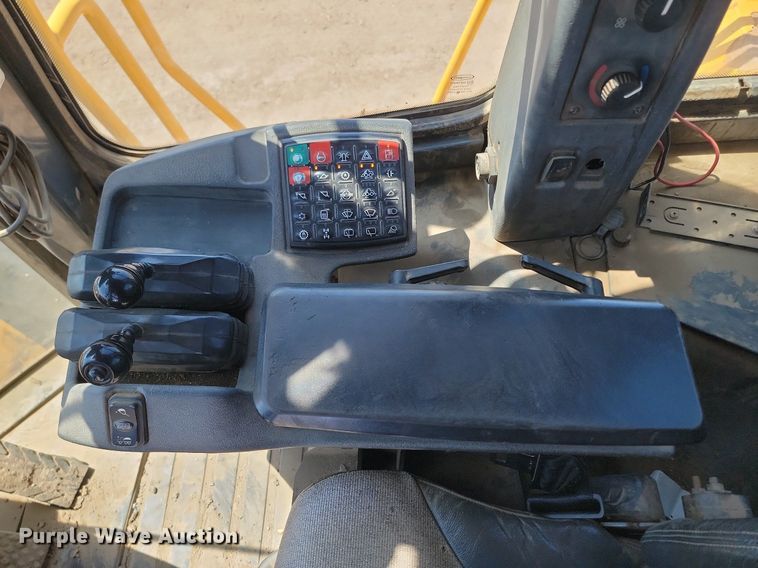 image for item NZ9910 2012 John Deere 744K wheel loader