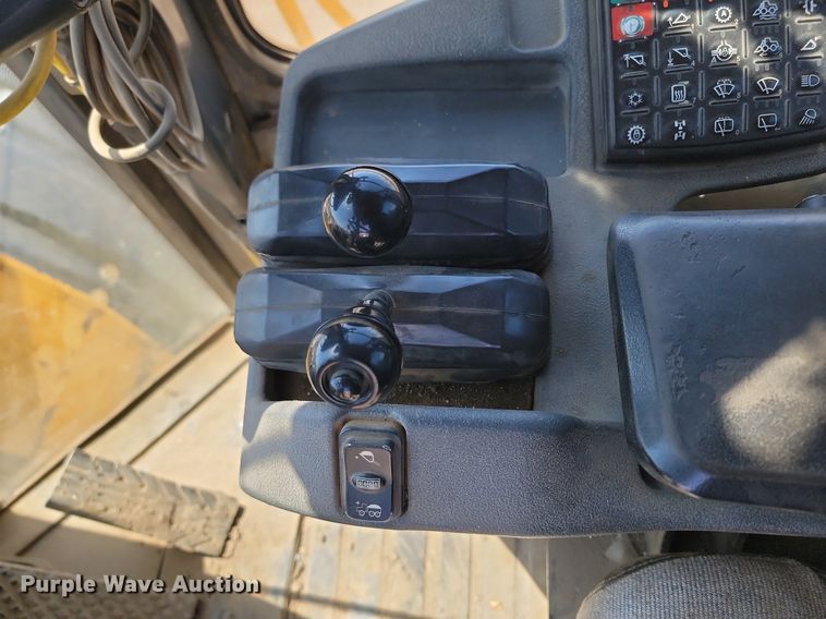 image for item NZ9910 2012 John Deere 744K wheel loader