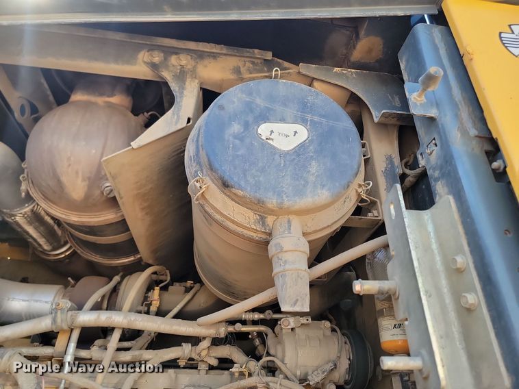 image for item NZ9910 2012 John Deere 744K wheel loader