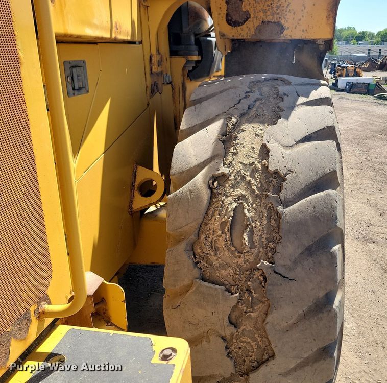 image for item NZ9910 2012 John Deere 744K wheel loader