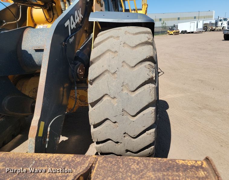 image for item NZ9910 2012 John Deere 744K wheel loader