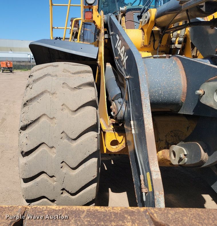image for item NZ9910 2012 John Deere 744K wheel loader