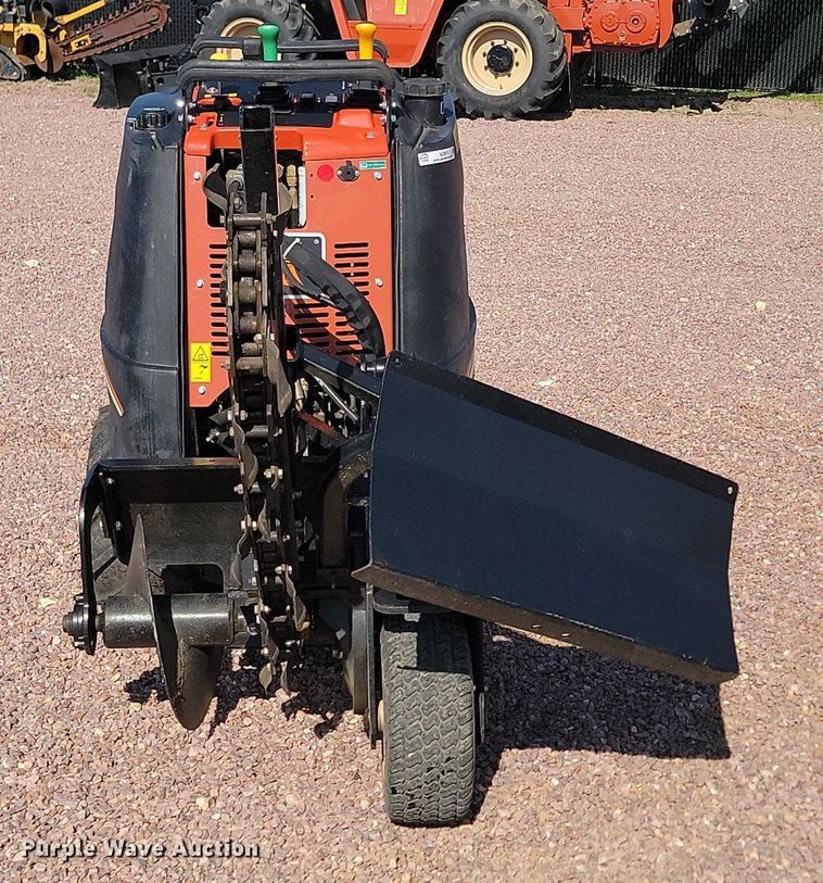 image for item NZ9911 2008 Ditch Witch R300 trencher