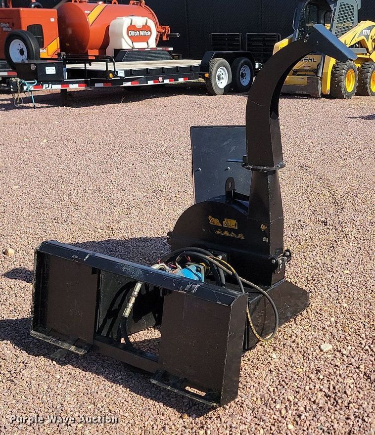 image for item NZ9913 Skid steer wood chipper