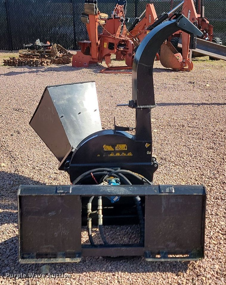 image for item NZ9913 Skid steer wood chipper