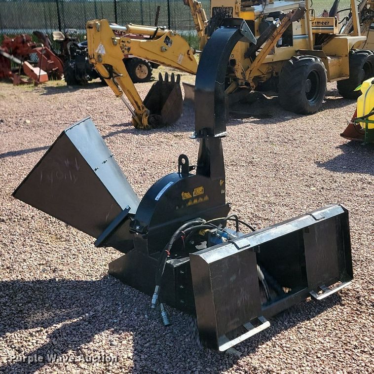 image for item NZ9913 Skid steer wood chipper
