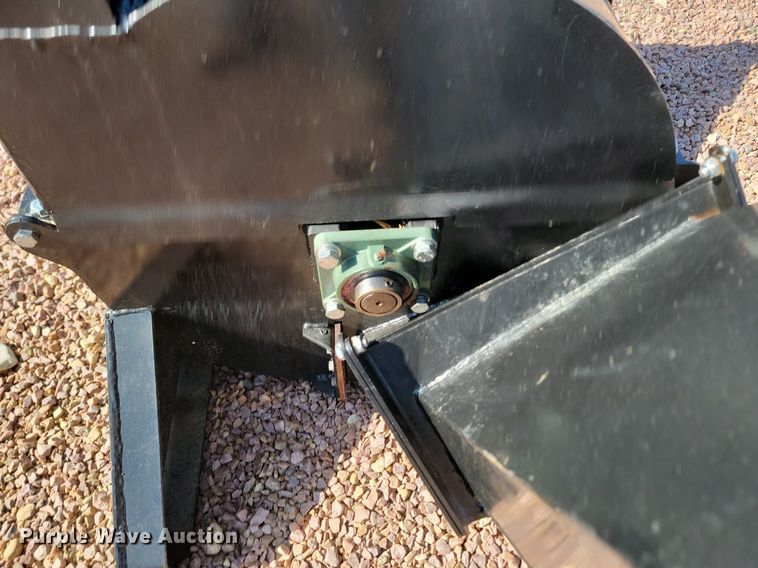 image for item NZ9913 Skid steer wood chipper