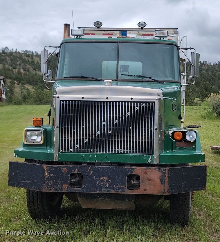 image for item NZ9917 1997 Volvo Autocar fuel / lube truck