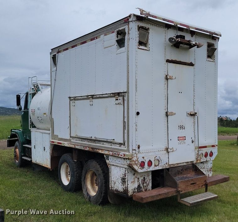 image for item NZ9917 1997 Volvo Autocar fuel / lube truck