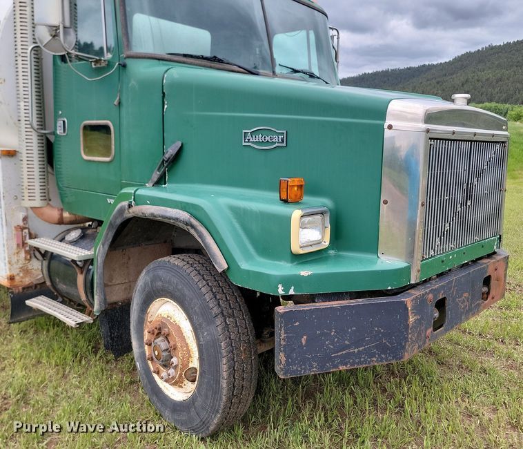 image for item NZ9917 1997 Volvo Autocar fuel / lube truck