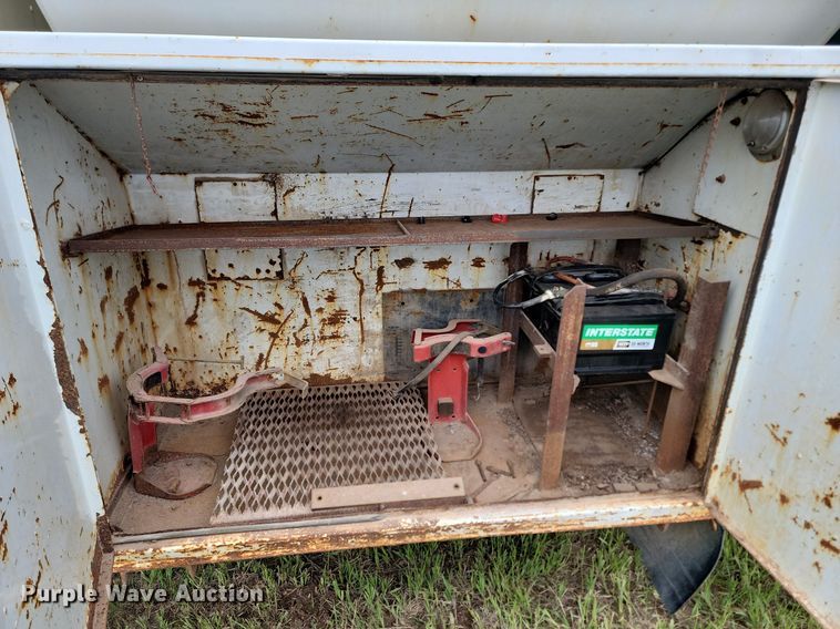 image for item NZ9917 1997 Volvo Autocar fuel / lube truck