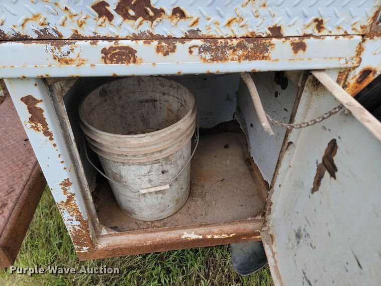 image for item NZ9917 1997 Volvo Autocar fuel / lube truck