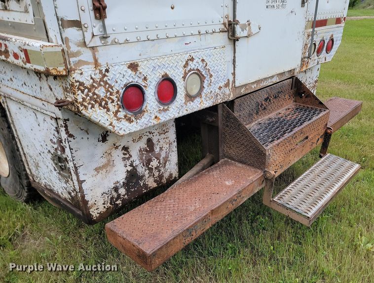 image for item NZ9917 1997 Volvo Autocar fuel / lube truck