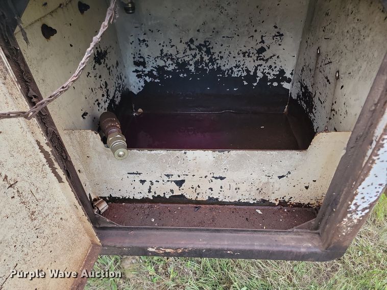 image for item NZ9917 1997 Volvo Autocar fuel / lube truck