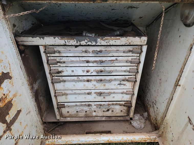 image for item NZ9917 1997 Volvo Autocar fuel / lube truck