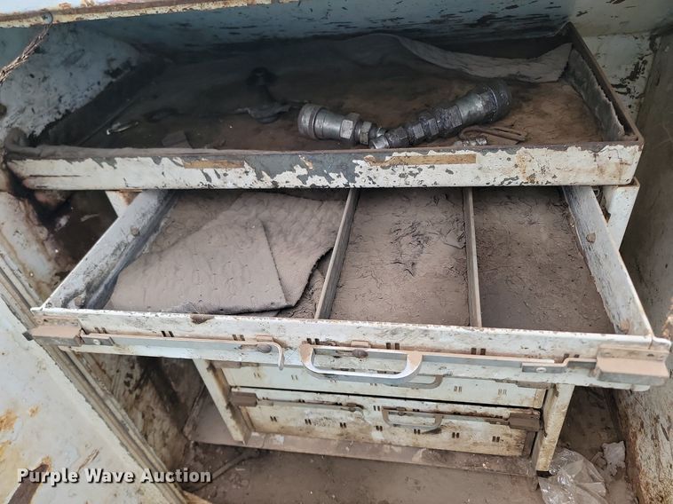 image for item NZ9917 1997 Volvo Autocar fuel / lube truck