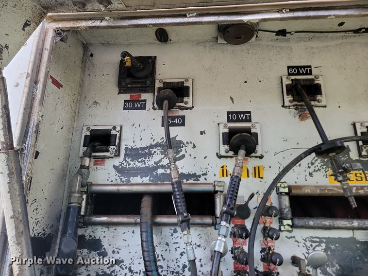 image for item NZ9917 1997 Volvo Autocar fuel / lube truck