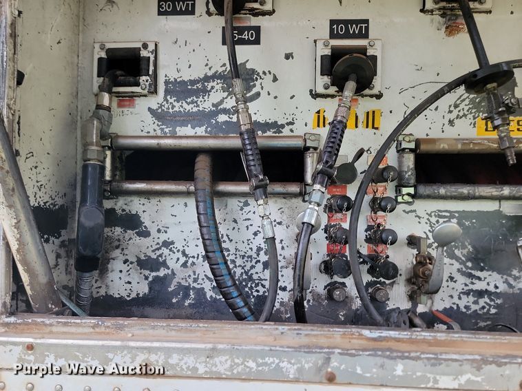 image for item NZ9917 1997 Volvo Autocar fuel / lube truck