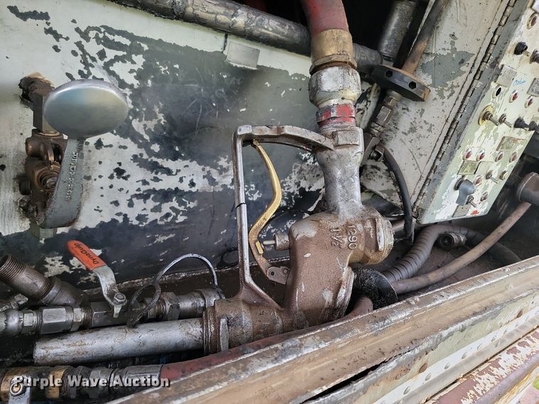 image for item NZ9917 1997 Volvo Autocar fuel / lube truck