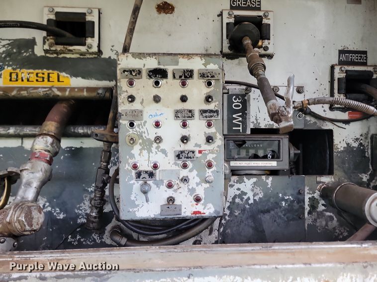 image for item NZ9917 1997 Volvo Autocar fuel / lube truck