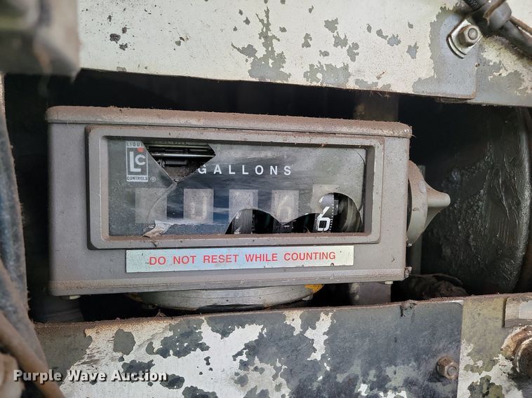 image for item NZ9917 1997 Volvo Autocar fuel / lube truck