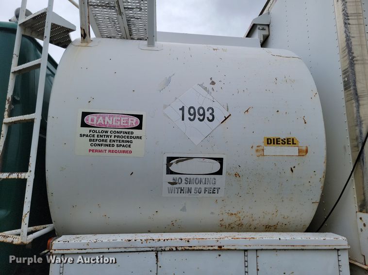 image for item NZ9917 1997 Volvo Autocar fuel / lube truck