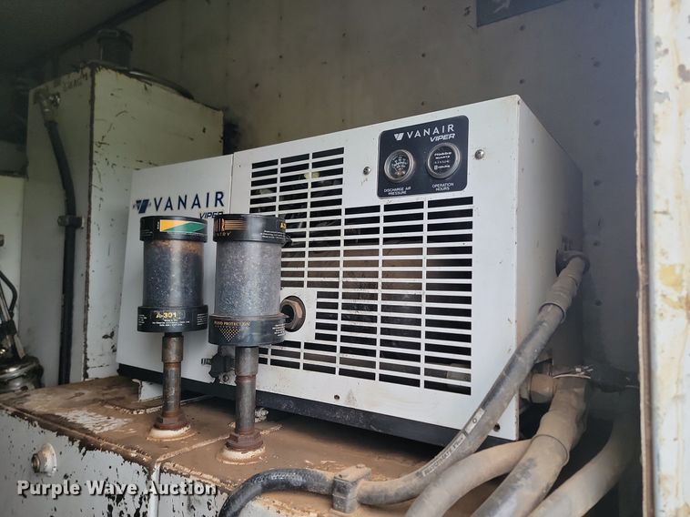 image for item NZ9917 1997 Volvo Autocar fuel / lube truck