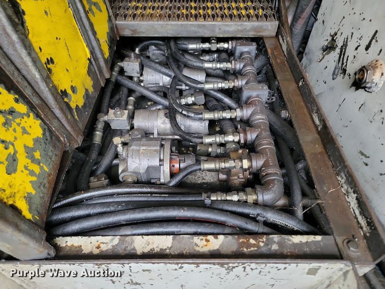 image for item NZ9917 1997 Volvo Autocar fuel / lube truck