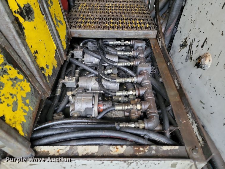 image for item NZ9917 1997 Volvo Autocar fuel / lube truck