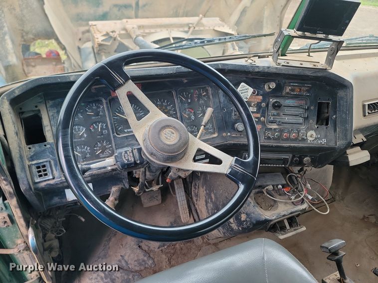 image for item NZ9917 1997 Volvo Autocar fuel / lube truck