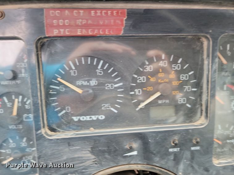 image for item NZ9917 1997 Volvo Autocar fuel / lube truck