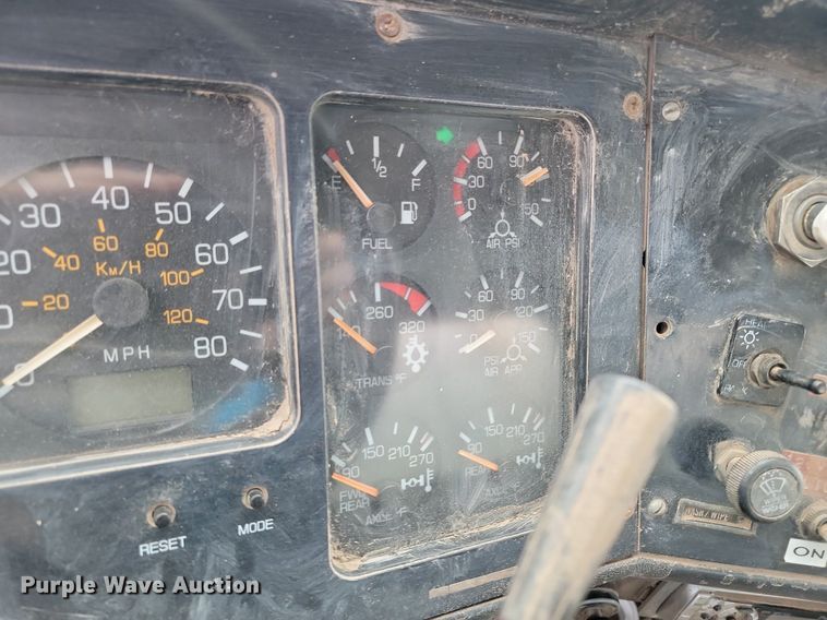 image for item NZ9917 1997 Volvo Autocar fuel / lube truck