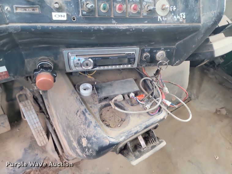 image for item NZ9917 1997 Volvo Autocar fuel / lube truck