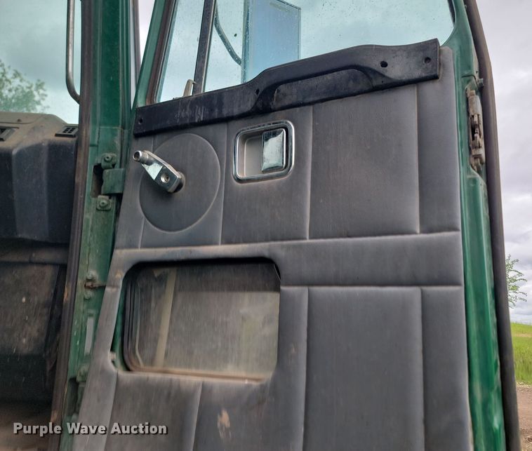 image for item NZ9917 1997 Volvo Autocar fuel / lube truck