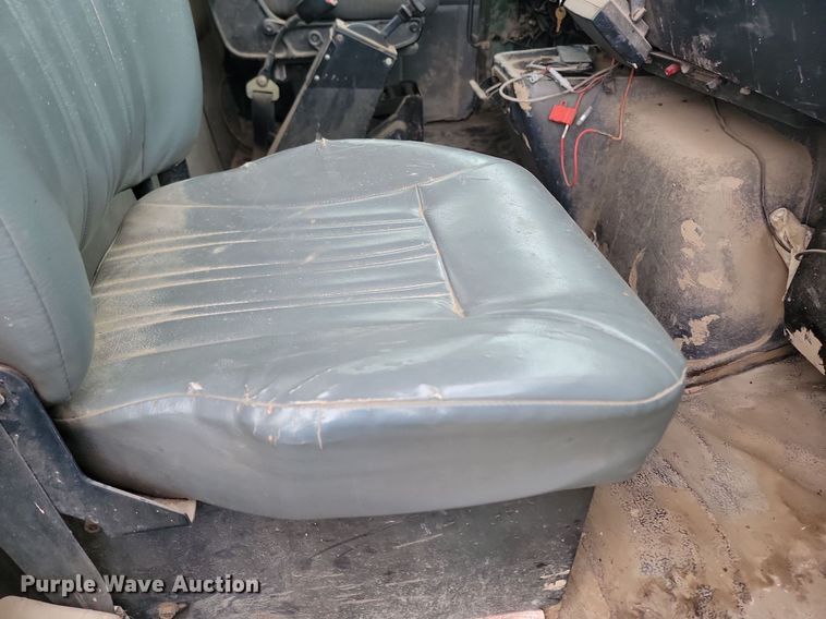 image for item NZ9917 1997 Volvo Autocar fuel / lube truck