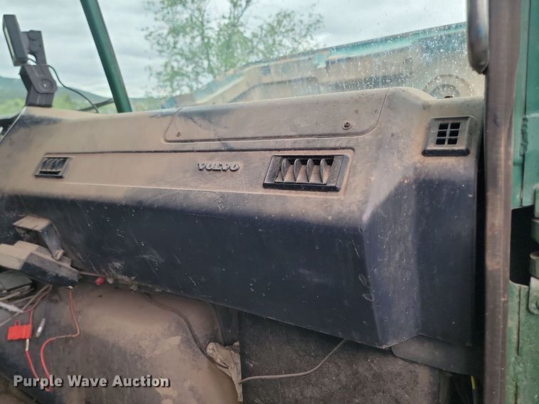 image for item NZ9917 1997 Volvo Autocar fuel / lube truck