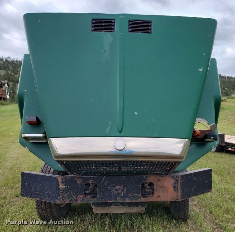 image for item NZ9917 1997 Volvo Autocar fuel / lube truck