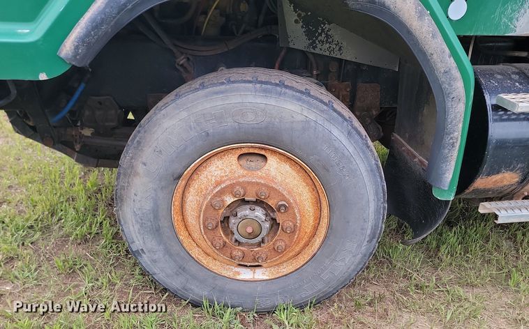 image for item NZ9917 1997 Volvo Autocar fuel / lube truck