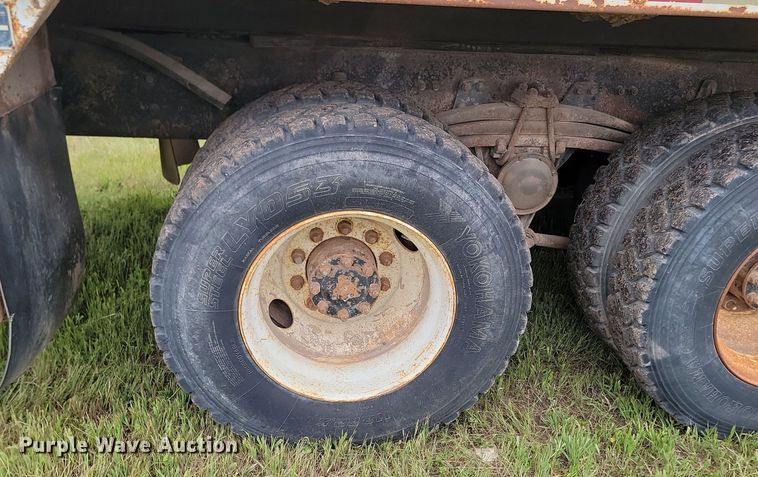 image for item NZ9917 1997 Volvo Autocar fuel / lube truck