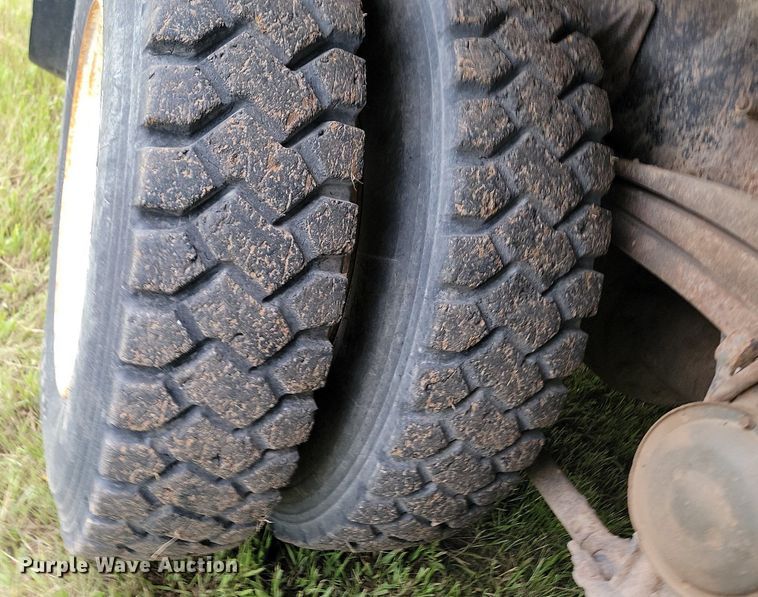 image for item NZ9917 1997 Volvo Autocar fuel / lube truck