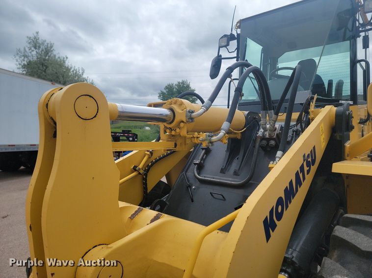 image for item NZ9920 2005 Komatsu  WA320 wheel loader