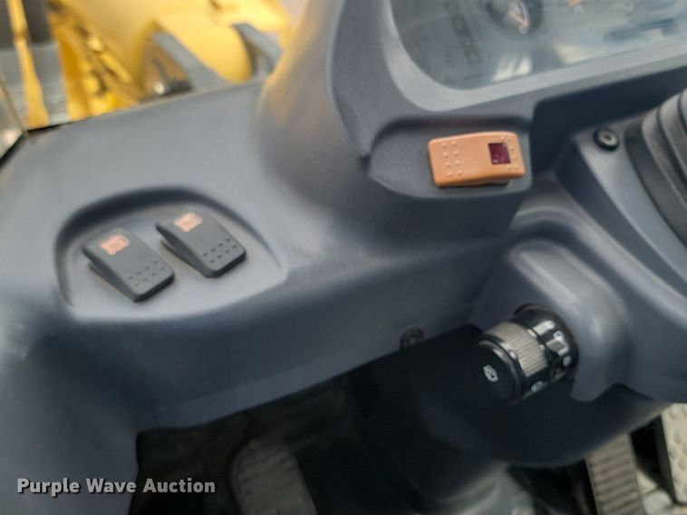 image for item NZ9920 2005 Komatsu  WA320 wheel loader