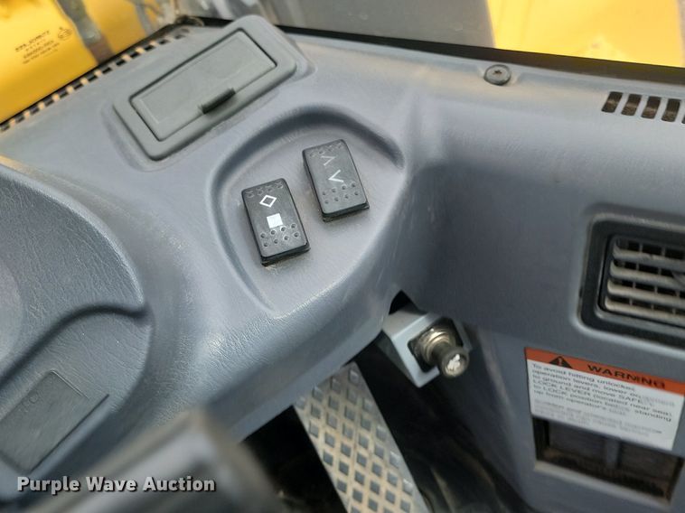 image for item NZ9920 2005 Komatsu  WA320 wheel loader