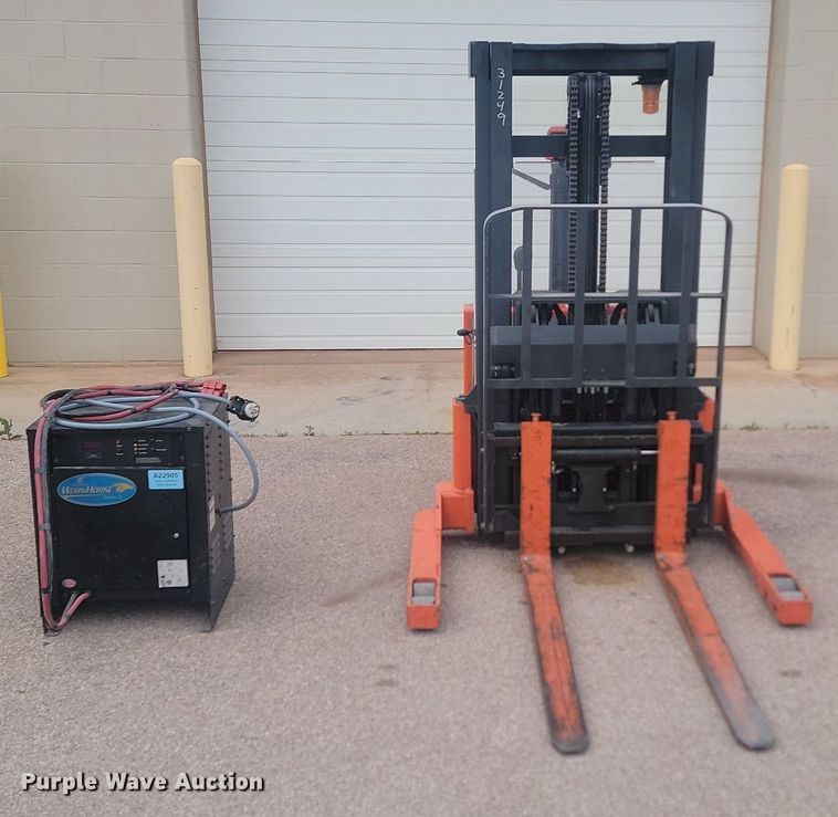 image for item NZ9922 Toyota 6BWR15 order picker