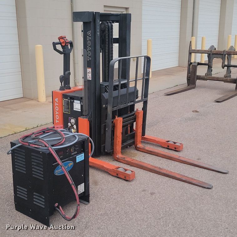 image for item NZ9922 Toyota 6BWR15 order picker