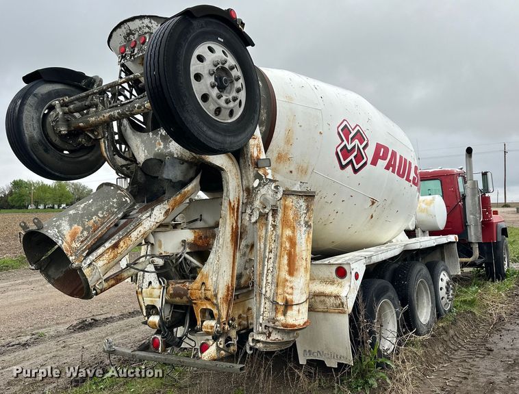 image for item OE9178 2001 Mack RD690S ready mix truck