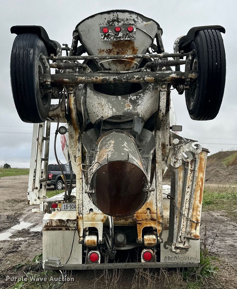 image for item OE9178 2001 Mack RD690S ready mix truck